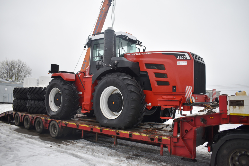 Растет парк тракторов Ростсельмаш в Ленинградской области